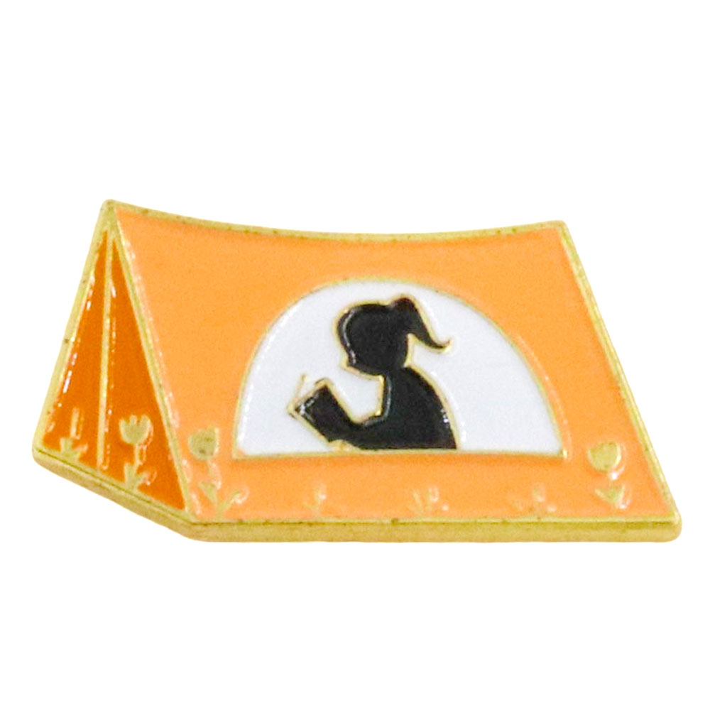 Outdoor Adventure Girl - Gele tent en meisje lezen reflectie