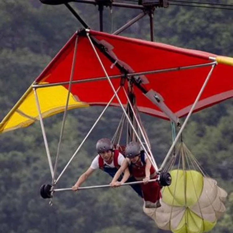 Outdoor Adventure Ziplines & Waterfall - Buitenparcours met glijbaan, zweefbaan, spannende avontuurattracties,